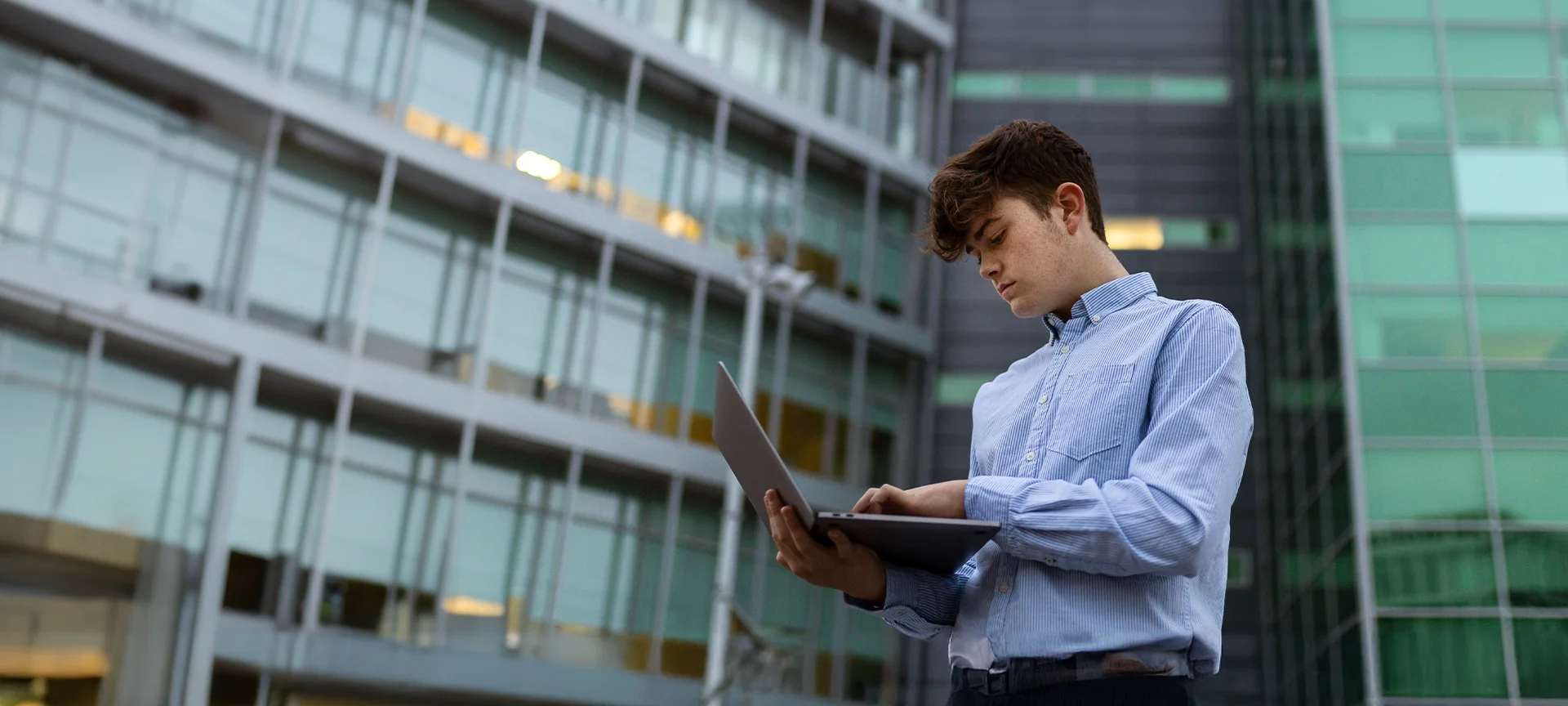  Doble Grado en Marketing y Empresa: Innovación y Tecnología